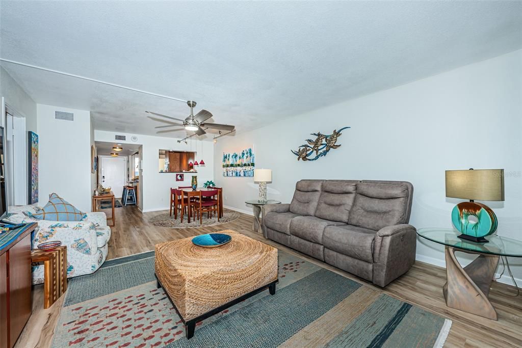 En Venta: $596,000 (2 camas, 2 baños, 1175 Pies cuadrados)