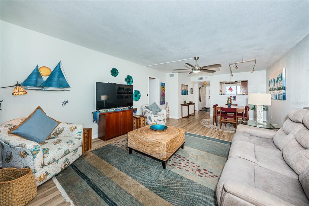 En Venta: $596,000 (2 camas, 2 baños, 1175 Pies cuadrados)