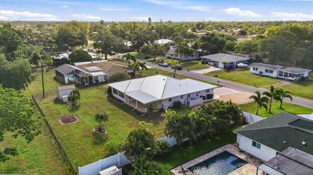 En Venta: $439,000 (2 camas, 2 baños, 1976 Pies cuadrados)