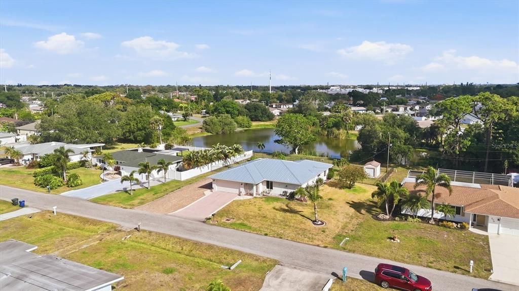 En Venta: $439,000 (2 camas, 2 baños, 1976 Pies cuadrados)