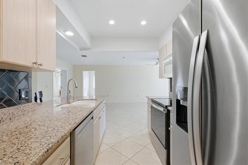 En Venta: $439,000 (2 camas, 2 baños, 1976 Pies cuadrados)