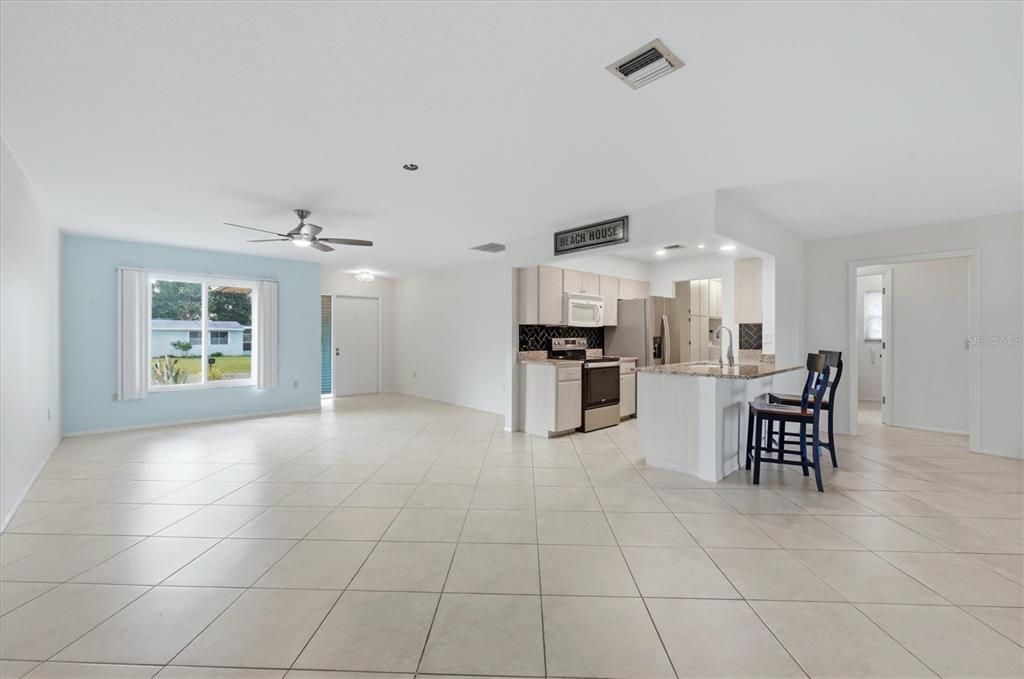 En Venta: $439,000 (2 camas, 2 baños, 1976 Pies cuadrados)