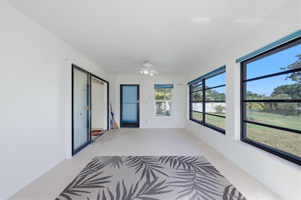En Venta: $439,000 (2 camas, 2 baños, 1976 Pies cuadrados)