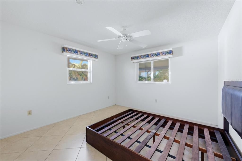 En Venta: $439,000 (2 camas, 2 baños, 1976 Pies cuadrados)