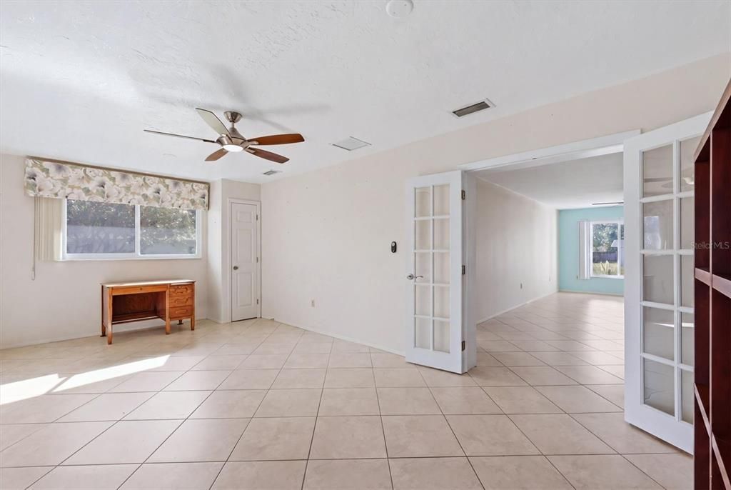 En Venta: $439,000 (2 camas, 2 baños, 1976 Pies cuadrados)