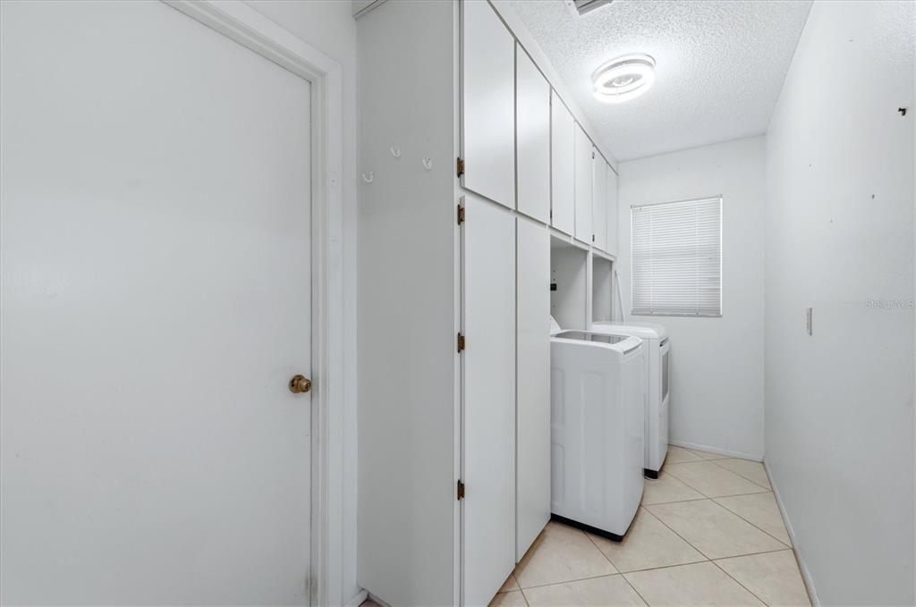 En Venta: $439,000 (2 camas, 2 baños, 1976 Pies cuadrados)