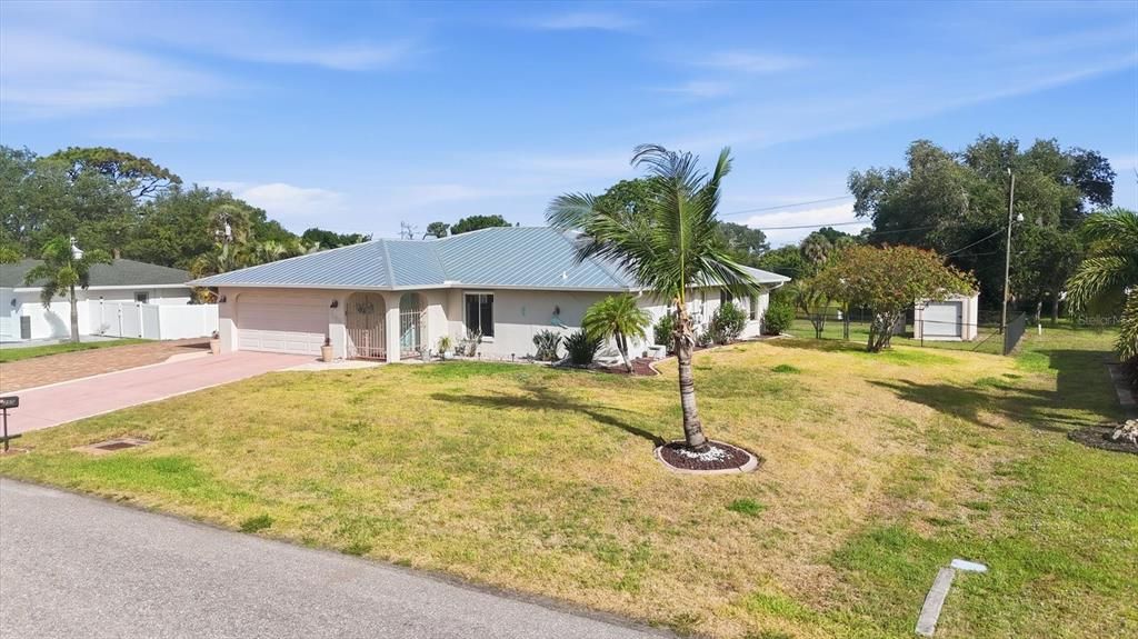 En Venta: $439,000 (2 camas, 2 baños, 1976 Pies cuadrados)