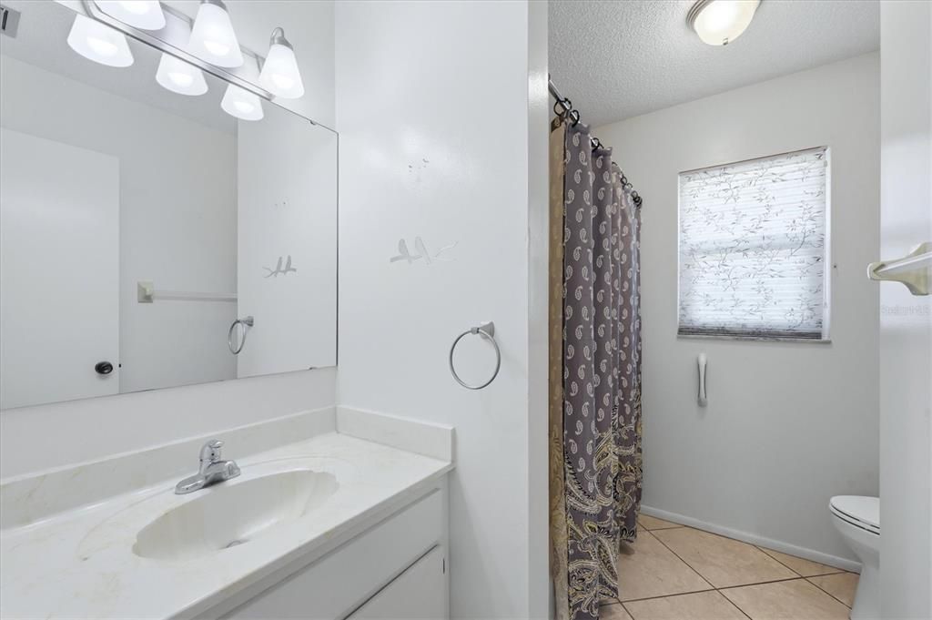 En Venta: $439,000 (2 camas, 2 baños, 1976 Pies cuadrados)
