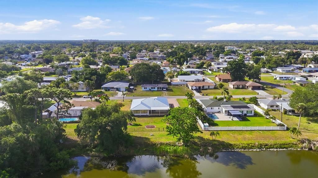 En Venta: $439,000 (2 camas, 2 baños, 1976 Pies cuadrados)