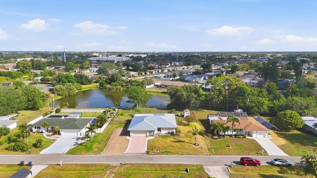 En Venta: $439,000 (2 camas, 2 baños, 1976 Pies cuadrados)