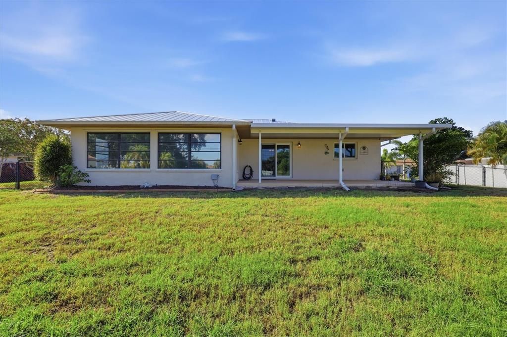 En Venta: $439,000 (2 camas, 2 baños, 1976 Pies cuadrados)