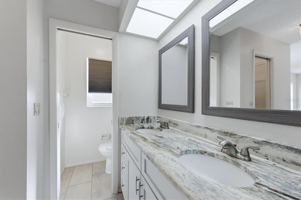 En Venta: $439,000 (2 camas, 2 baños, 1976 Pies cuadrados)
