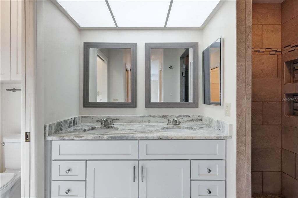 En Venta: $439,000 (2 camas, 2 baños, 1976 Pies cuadrados)