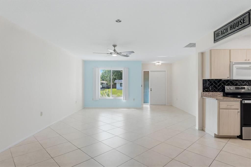 En Venta: $439,000 (2 camas, 2 baños, 1976 Pies cuadrados)