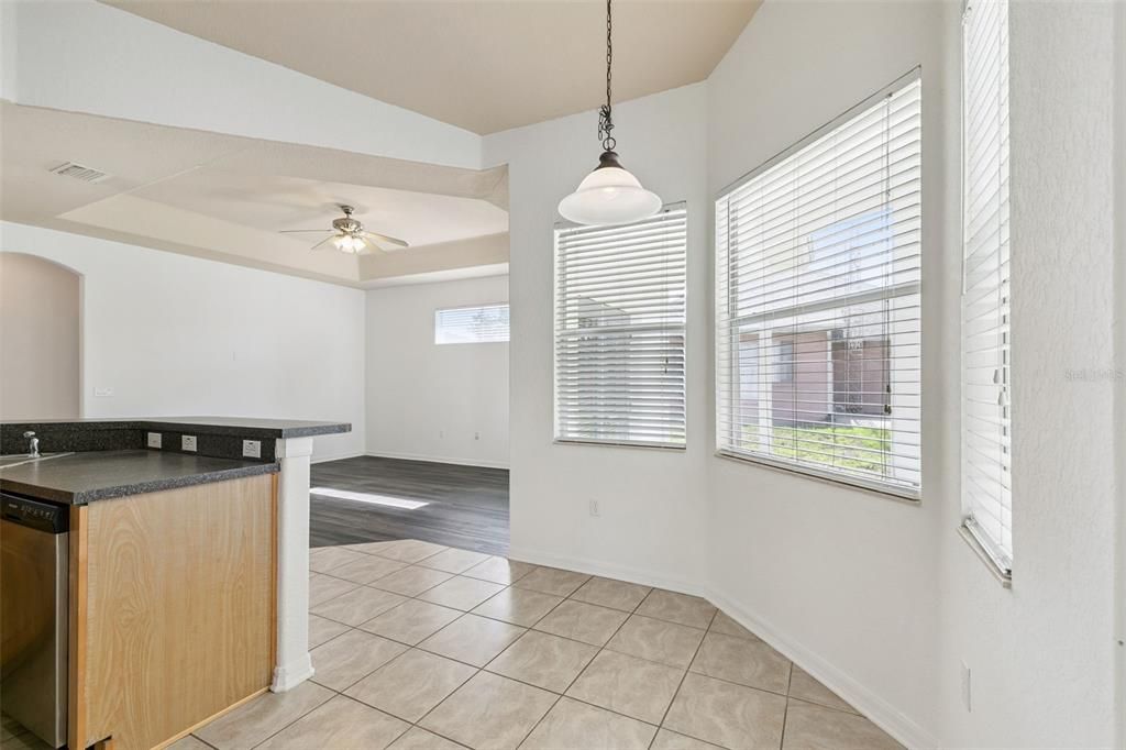 En Venta: $429,000 (4 camas, 2 baños, 2313 Pies cuadrados)