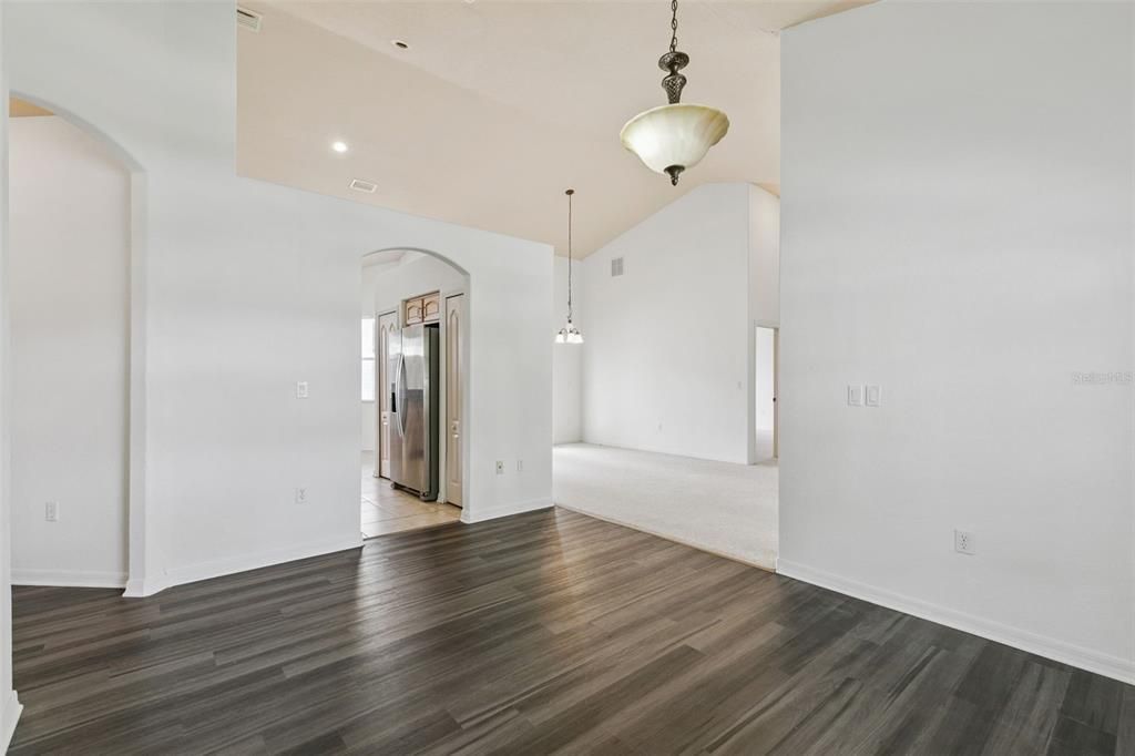 En Venta: $429,000 (4 camas, 2 baños, 2313 Pies cuadrados)