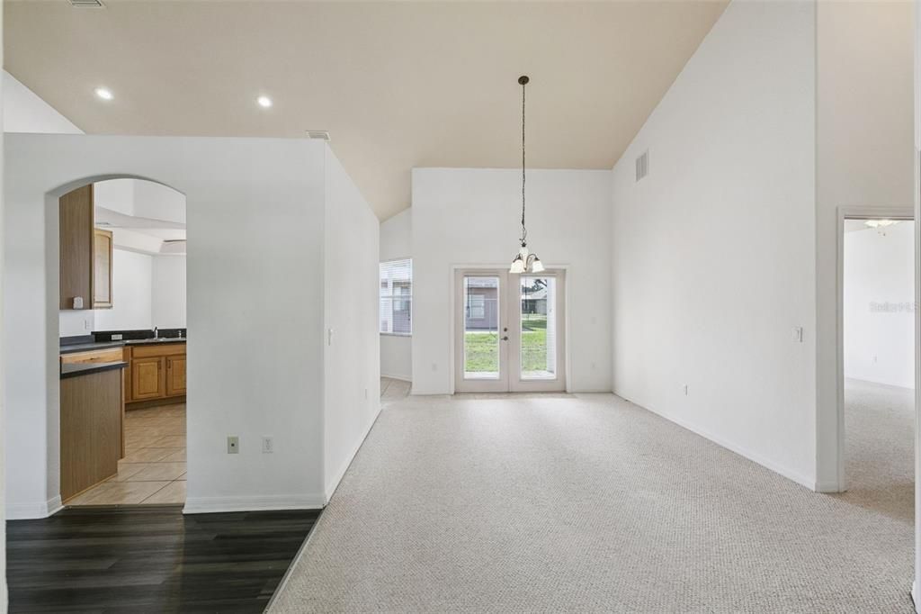 En Venta: $429,000 (4 camas, 2 baños, 2313 Pies cuadrados)