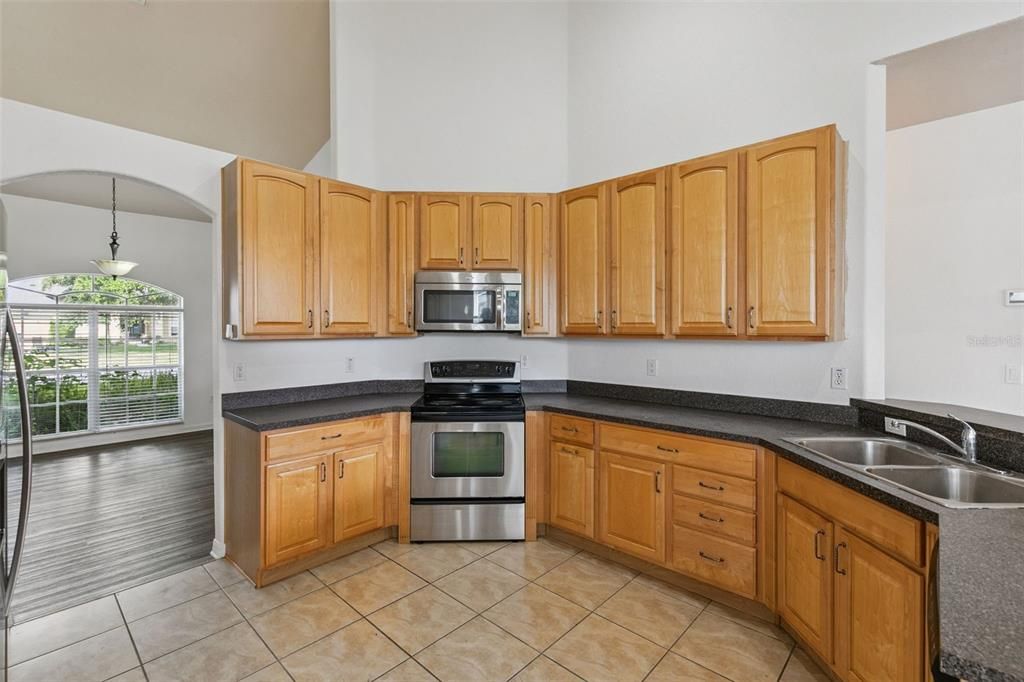 En Venta: $429,000 (4 camas, 2 baños, 2313 Pies cuadrados)
