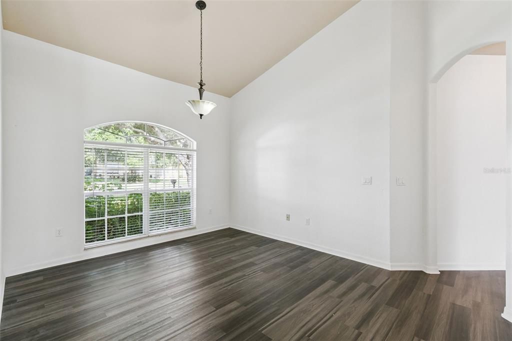 En Venta: $429,000 (4 camas, 2 baños, 2313 Pies cuadrados)