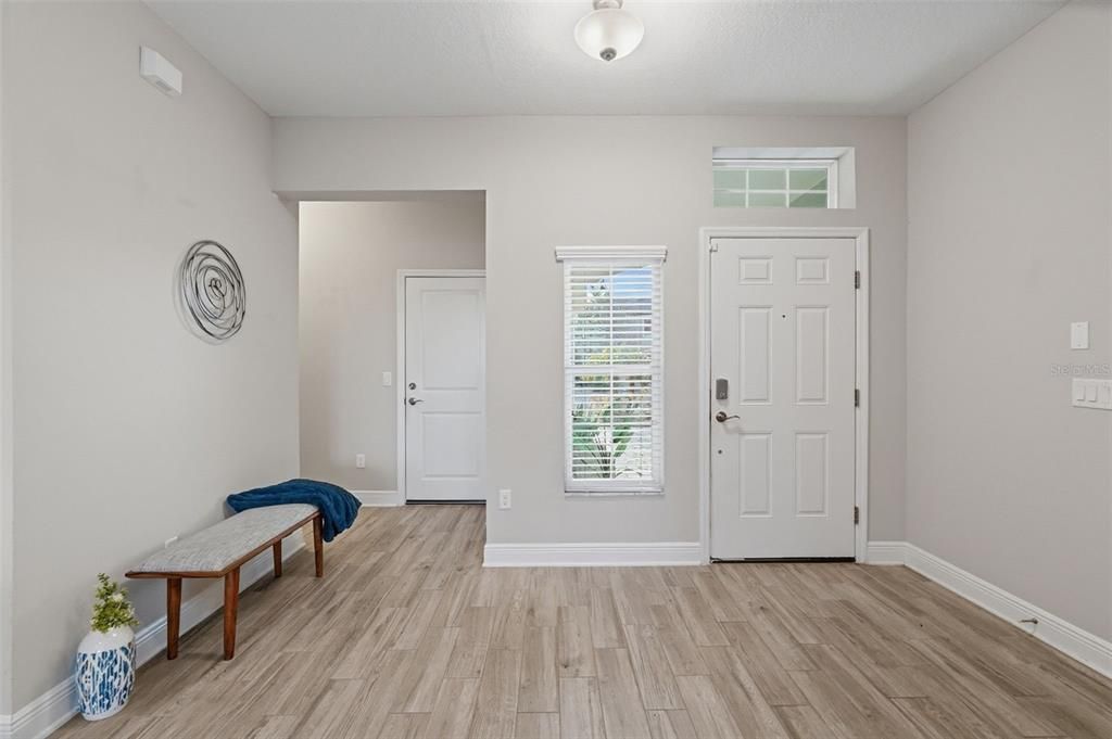 Под контрактом: $339,990 (3 спален, 2 ванн, 1853 Квадратных фут)
