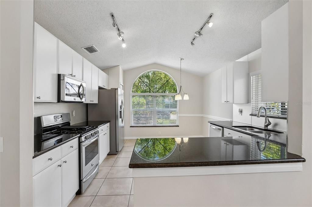 For Sale: $475,000 (3 beds, 2 baths, 1592 Square Feet)