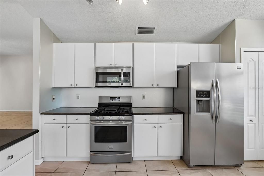 For Sale: $475,000 (3 beds, 2 baths, 1592 Square Feet)