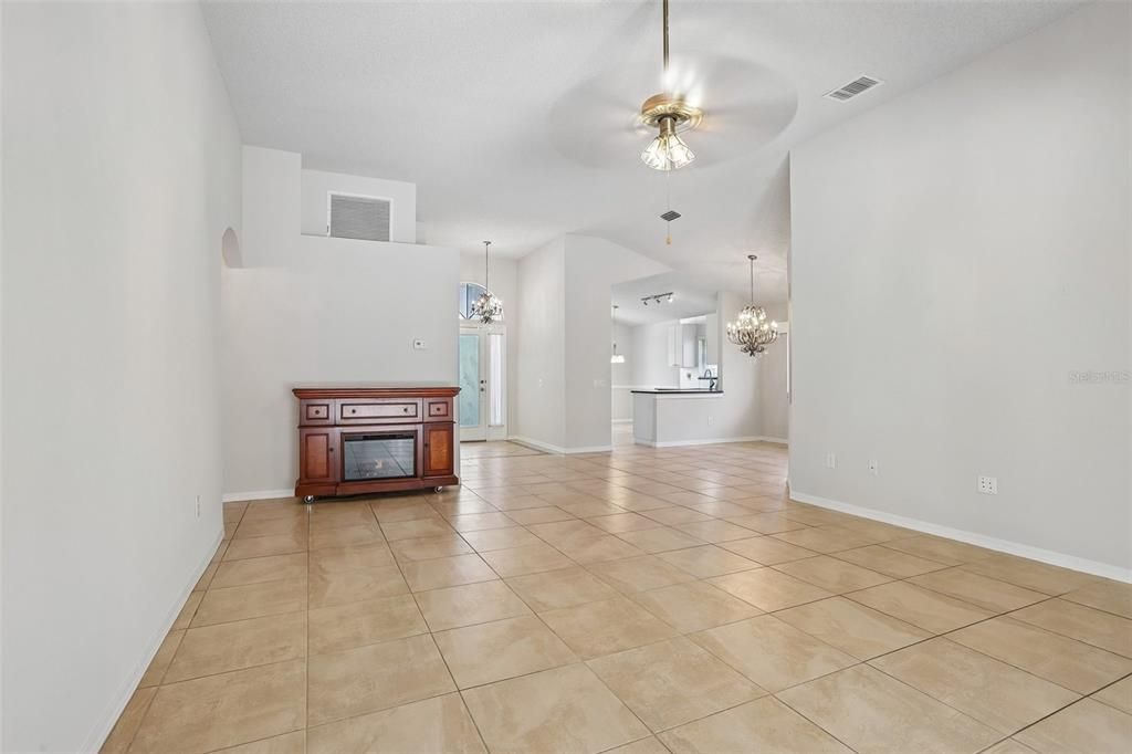 For Sale: $475,000 (3 beds, 2 baths, 1592 Square Feet)