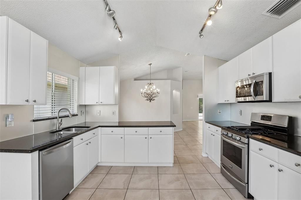 For Sale: $475,000 (3 beds, 2 baths, 1592 Square Feet)