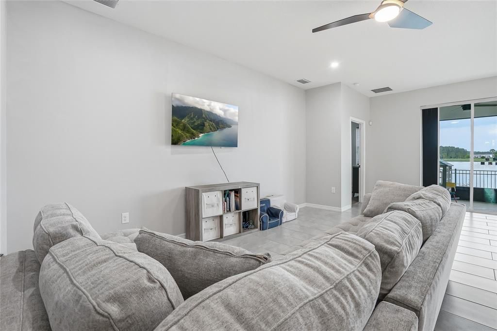 For Sale: $540,000 (4 beds, 2 baths, 2041 Square Feet)