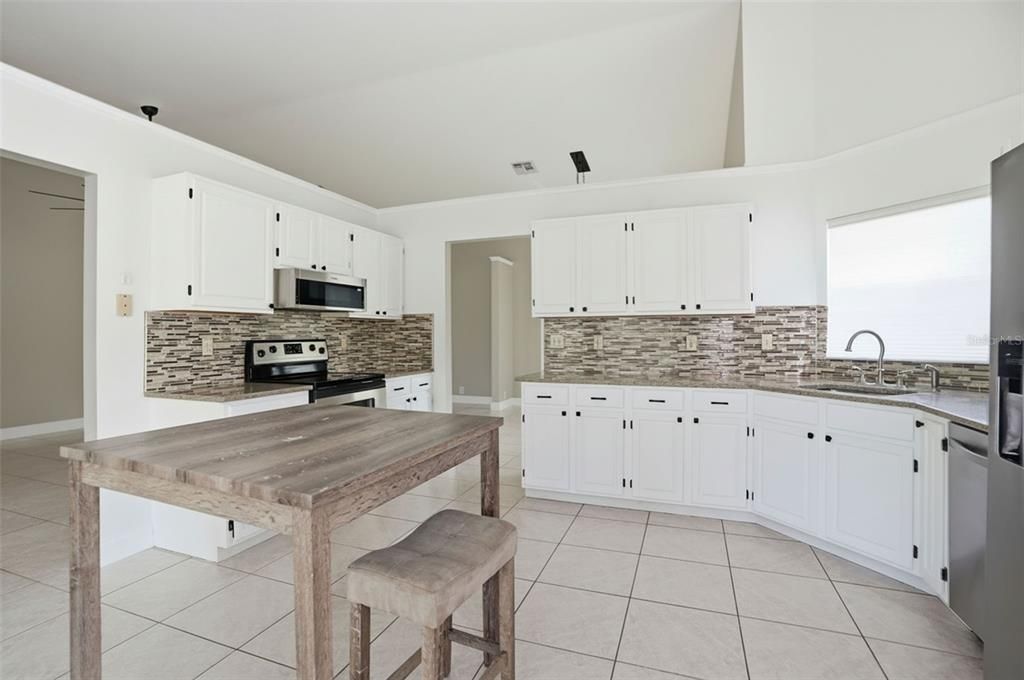 En Renta: $2,495 (3 camas, 2 baños, 2167 Pies cuadrados)