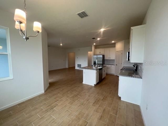 En Venta: $275,000 (4 camas, 2 baños, 1758 Pies cuadrados)