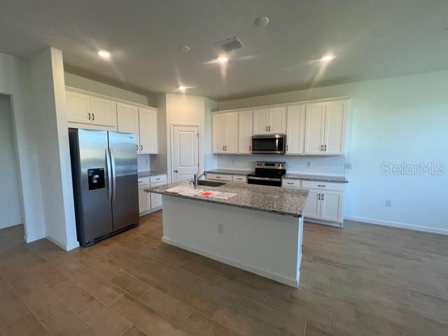 En Venta: $275,000 (4 camas, 2 baños, 1758 Pies cuadrados)
