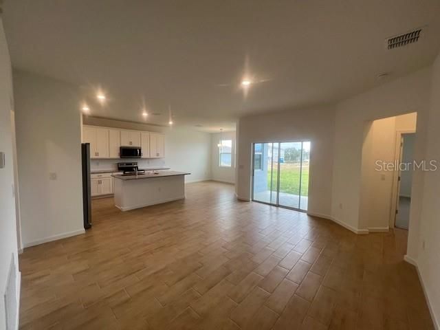 En Venta: $275,000 (4 camas, 2 baños, 1758 Pies cuadrados)