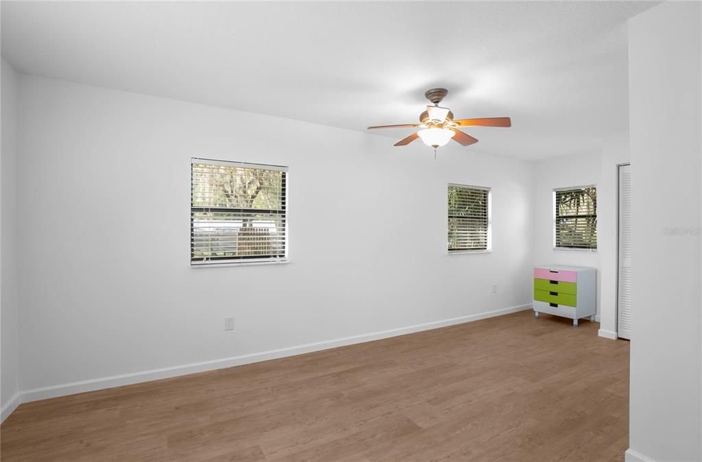 For Sale: $288,000 (3 beds, 2 baths, 1218 Square Feet)