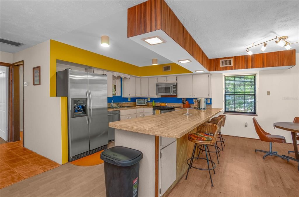 For Sale: $288,000 (3 beds, 2 baths, 1218 Square Feet)