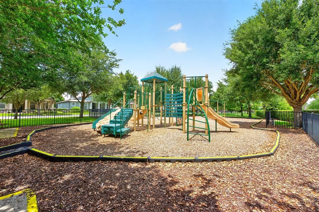 Под контрактом: $440,000 (3 спален, 3 ванн, 1810 Квадратных фут)