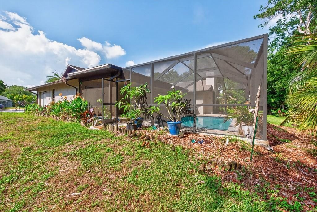 Под контрактом: $425,000 (3 спален, 2 ванн, 1838 Квадратных фут)