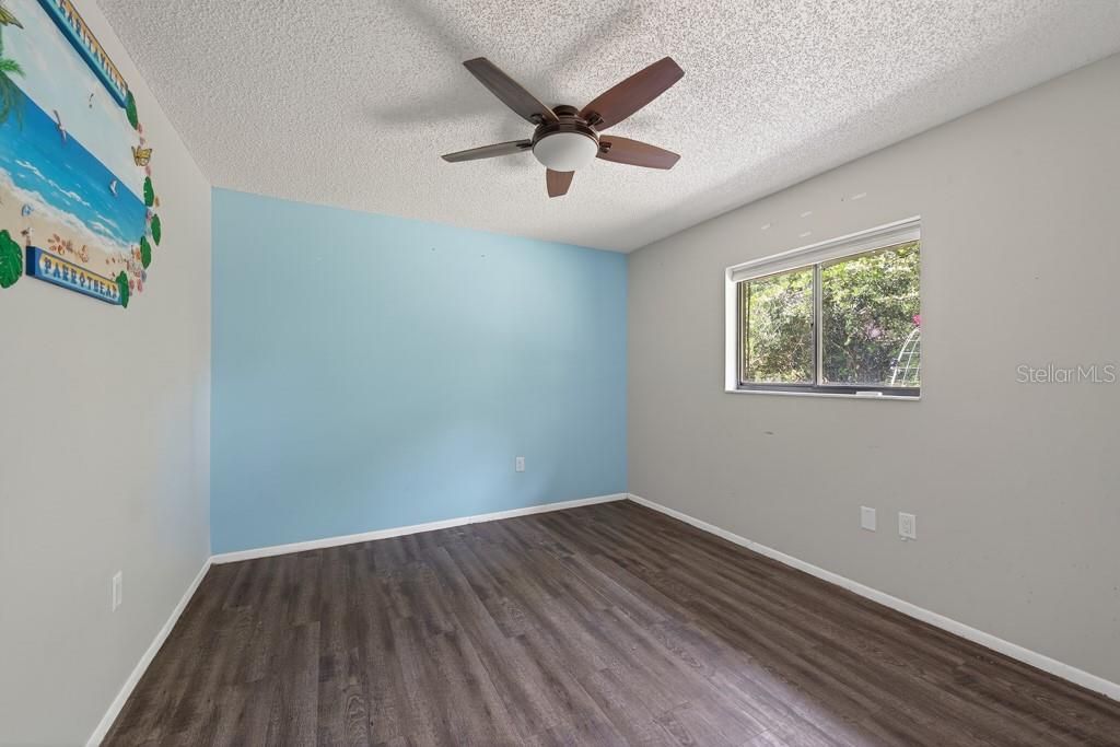 Под контрактом: $425,000 (3 спален, 2 ванн, 1838 Квадратных фут)