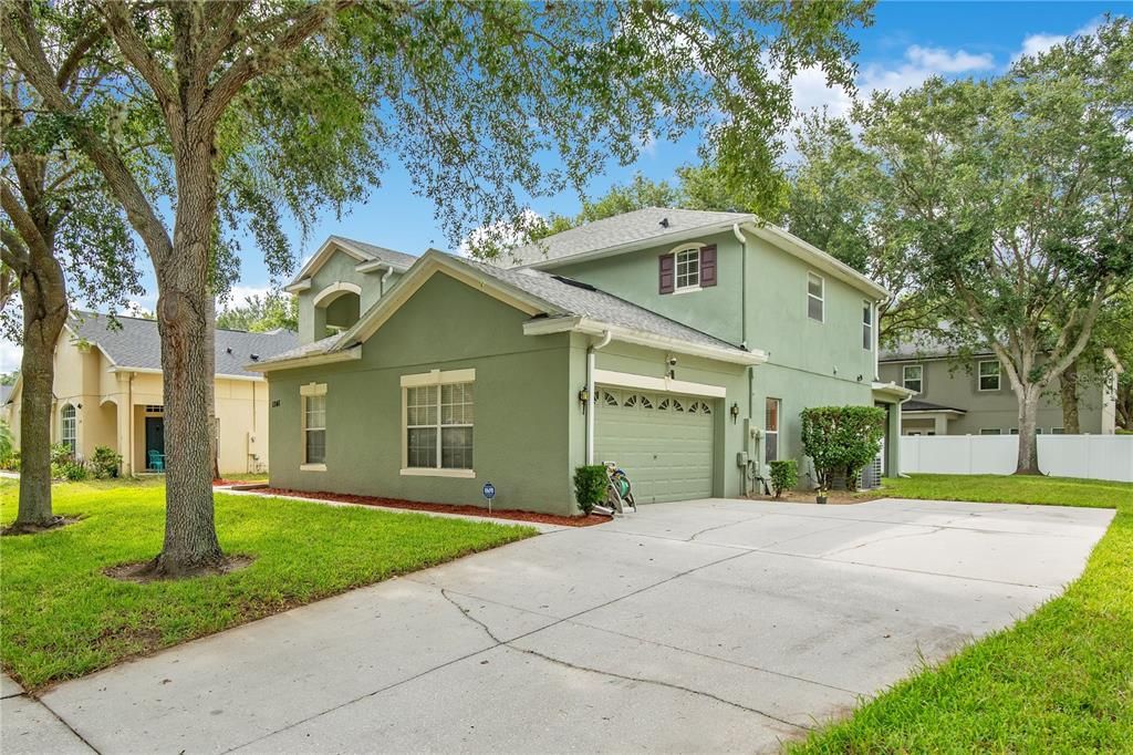 En Venta: $460,000 (4 camas, 3 baños, 2599 Pies cuadrados)
