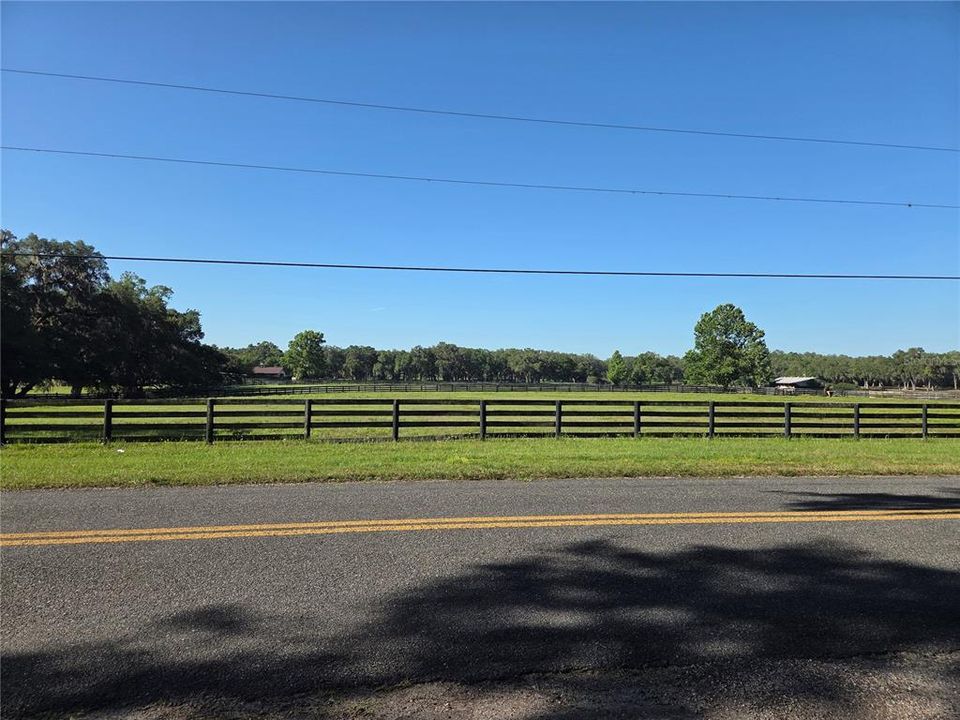 For Sale: $405,000 (3 beds, 1 baths, 864 Square Feet)