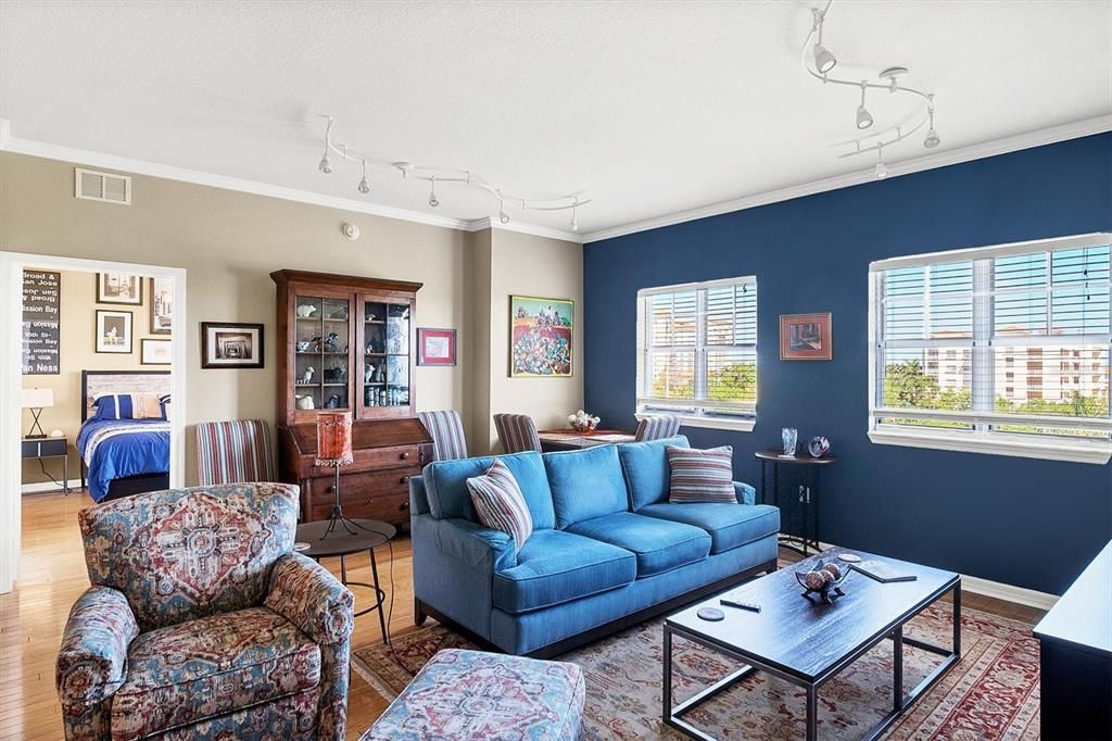 For Rent: $5,500 (2 beds, 2 baths, 1084 Square Feet)
