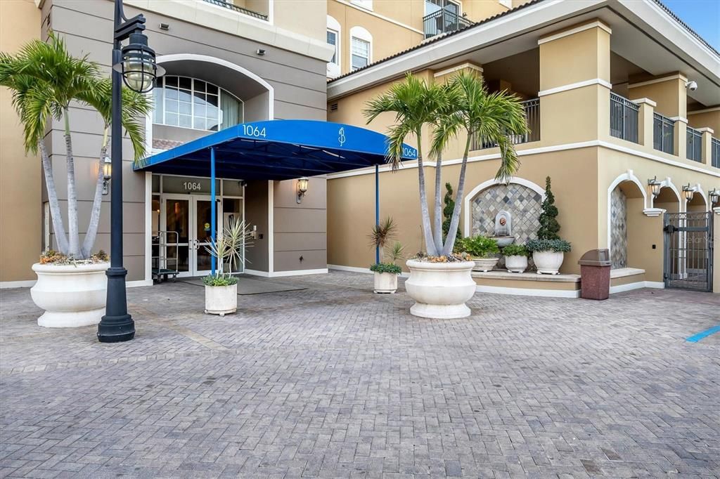 For Rent: $5,500 (2 beds, 2 baths, 1084 Square Feet)
