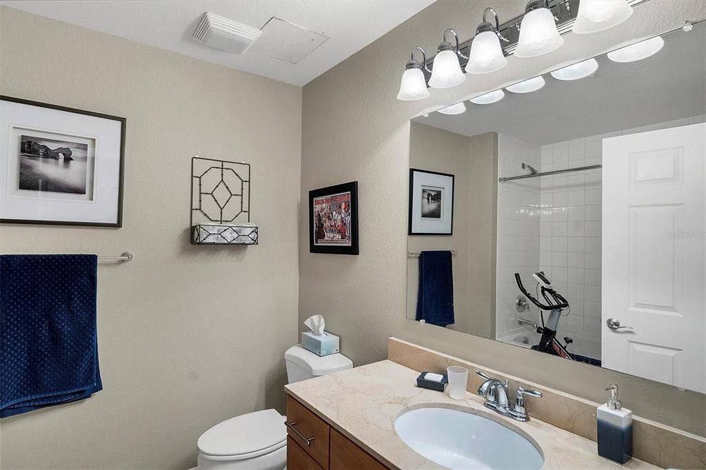 For Rent: $5,500 (2 beds, 2 baths, 1084 Square Feet)