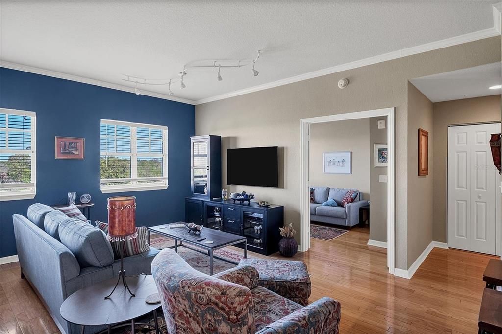 For Rent: $5,500 (2 beds, 2 baths, 1084 Square Feet)