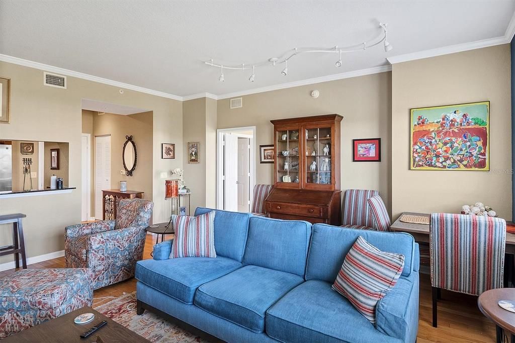 For Rent: $5,500 (2 beds, 2 baths, 1084 Square Feet)