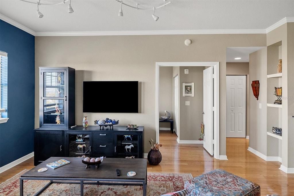 For Rent: $5,500 (2 beds, 2 baths, 1084 Square Feet)