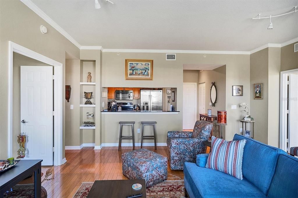 For Rent: $5,500 (2 beds, 2 baths, 1084 Square Feet)
