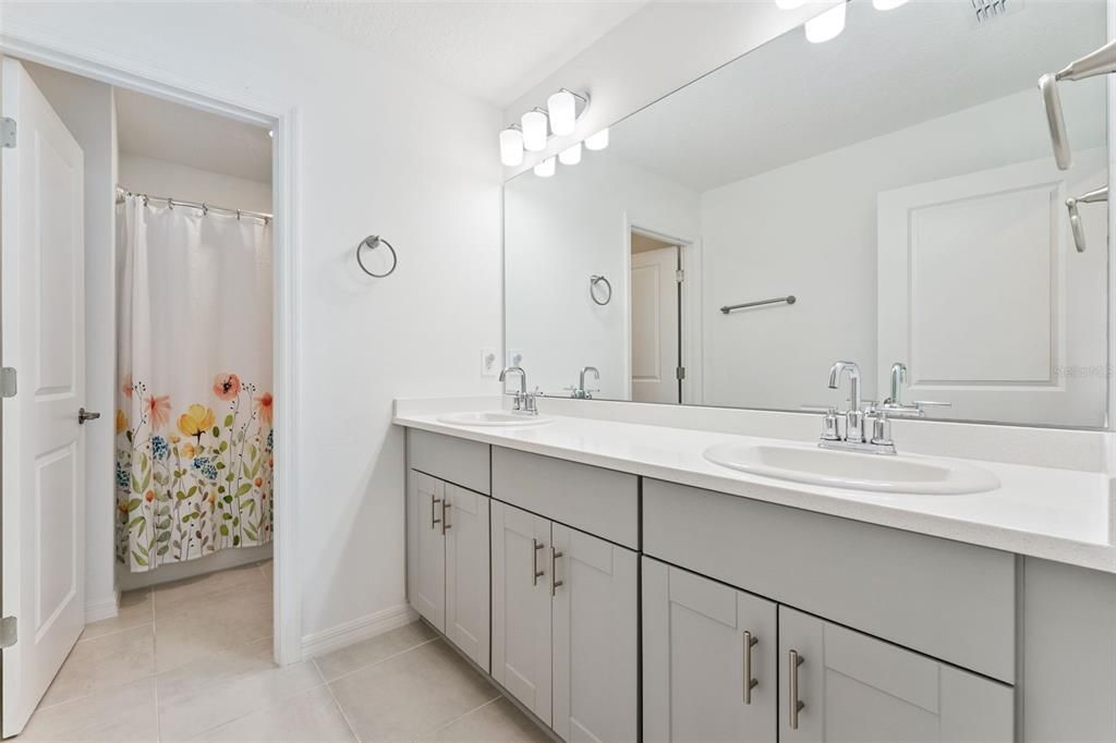 En Venta: $487,500 (5 camas, 3 baños, 2341 Pies cuadrados)