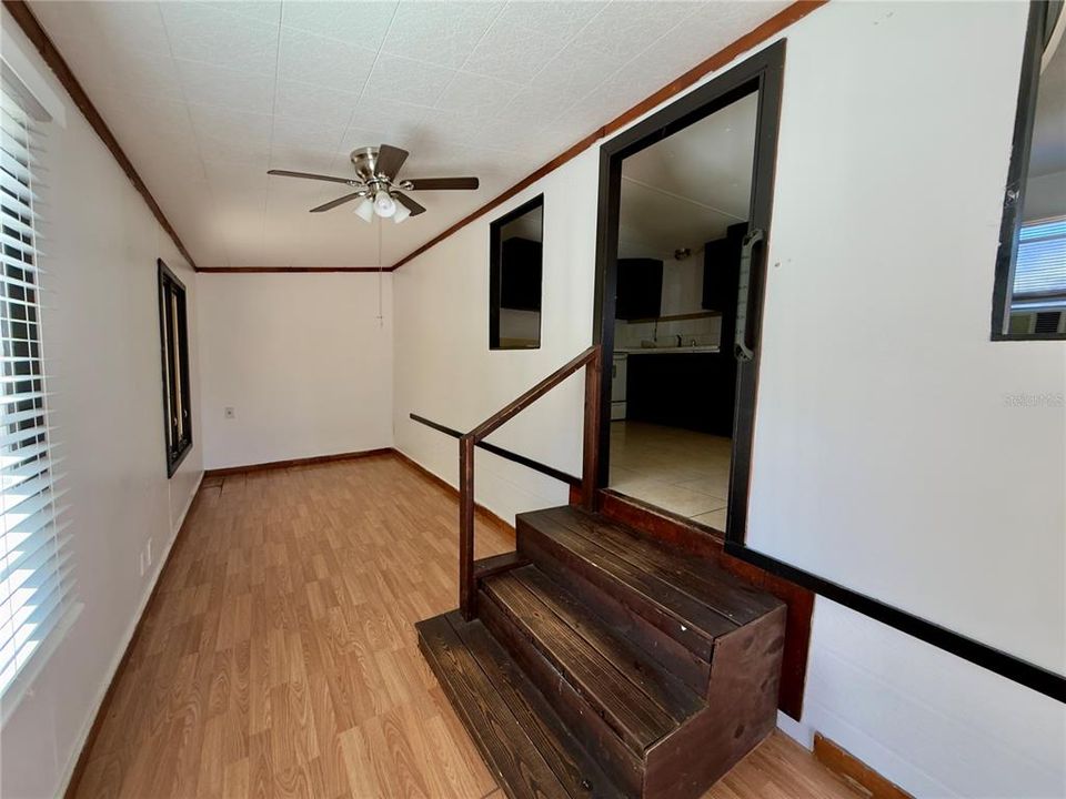 For Rent: $1,150 (2 beds, 1 baths, 449 Square Feet)