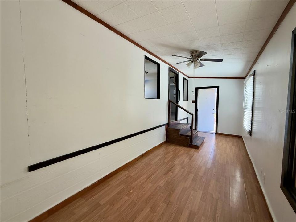 For Rent: $1,150 (2 beds, 1 baths, 449 Square Feet)